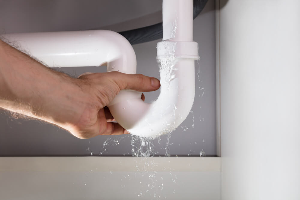 6 Basic Steps to Stop a Burst Pipe from Getting Out of Control